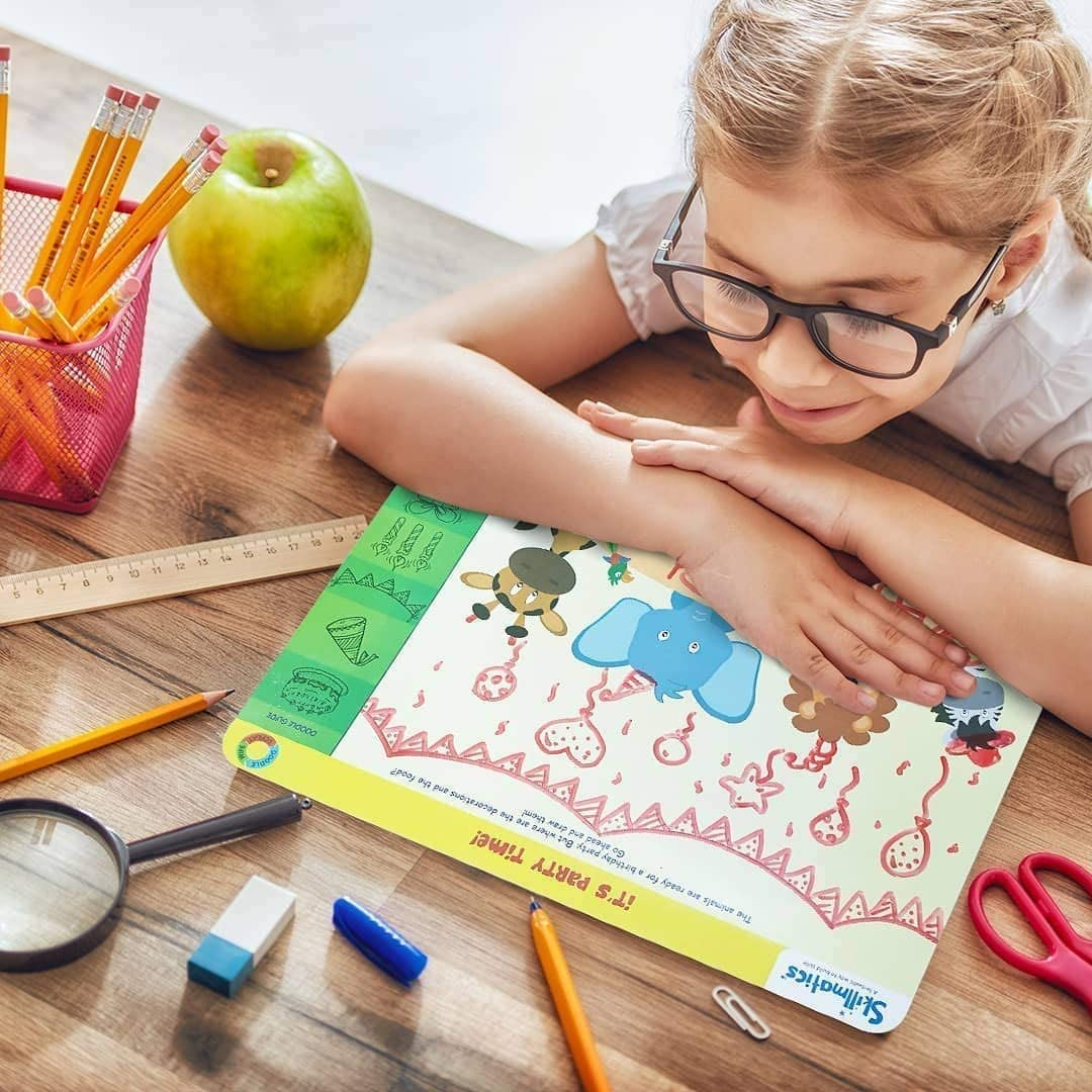 Skillmatics Educational Game : Doodle and Draw | Reusable Activity Mats with 2 Dry Erase Markers | Gifts & Creative Learning for Ages 6-9