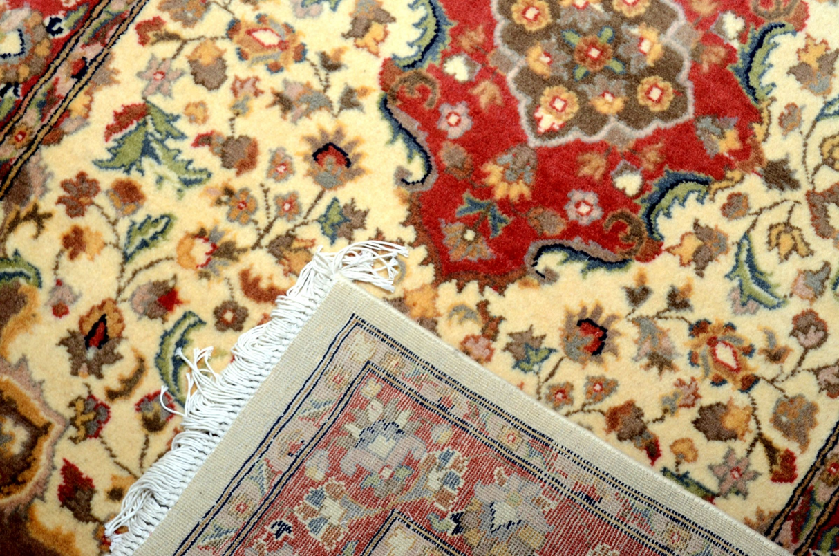 Kashan Hand knotted Woolen Room Rugs