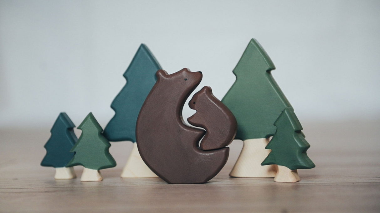 BEAR FAMILY WITH FIVE FIR TREES TOY SET