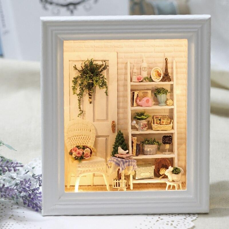 FRAMED DOLLHOUSE MINIATURE