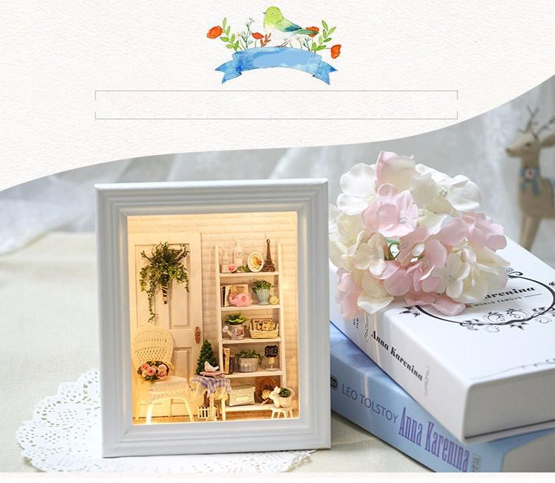 FRAMED DOLLHOUSE MINIATURE